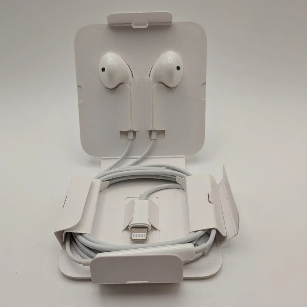 Apple EarPods with Lightning Connector White Wired In-Ear Headphones MMTN2AM/A